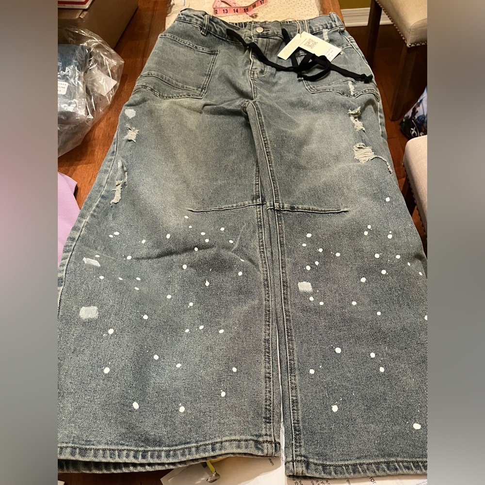 NWT Blue Velvet Light Denim Women’s Distressed Jeans